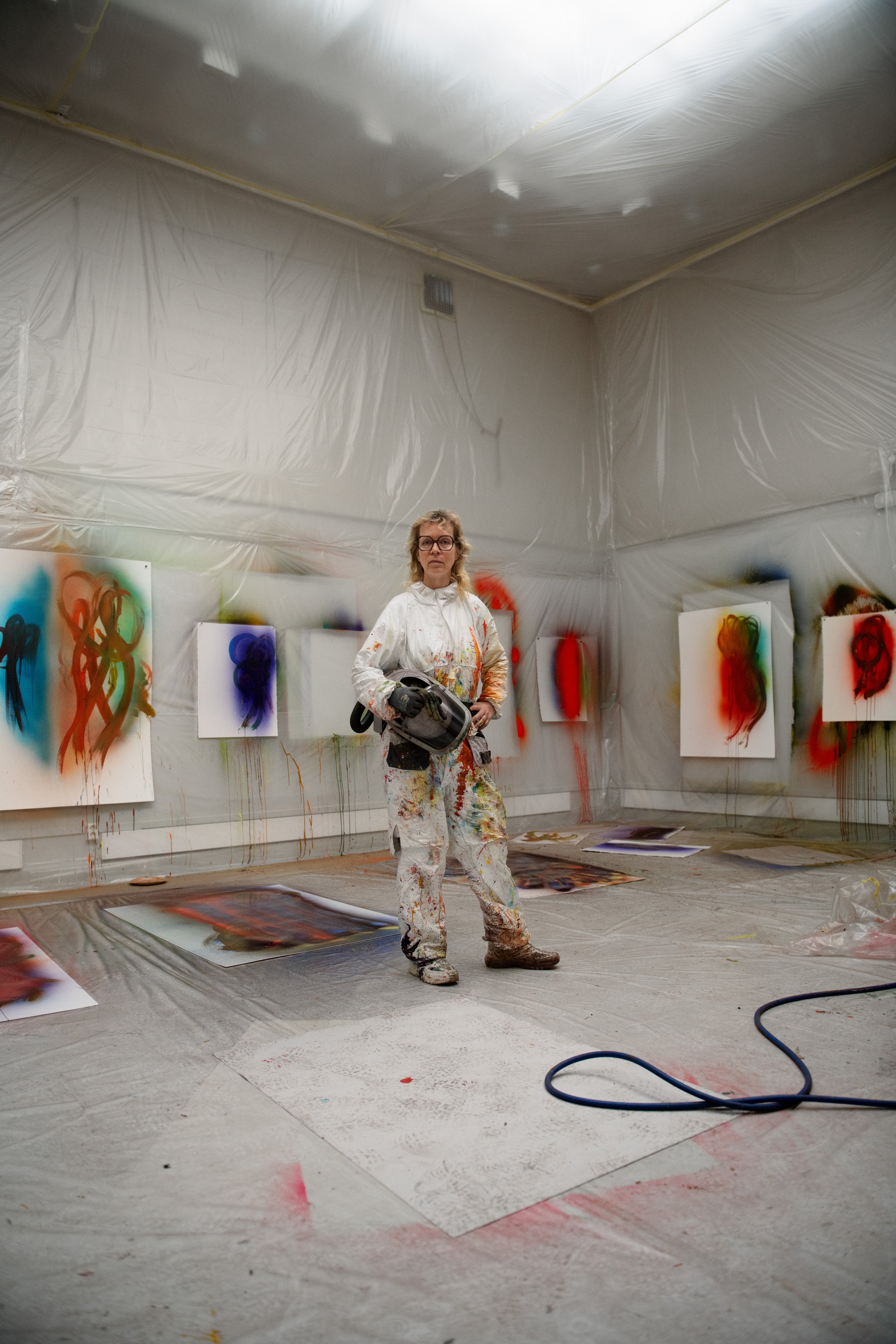 Katharina Grosse during her stay in Edvard Munch’s studio at Ekely. Photograph.
