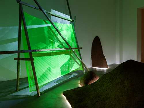 Apichaya Wanthiang, Evil spirits only travel in straight lines (2018). Installation view at Unge Kunstneres Samfund, Oslo. Photo by Jan Khür. Courtesy of the artist and UKS.
